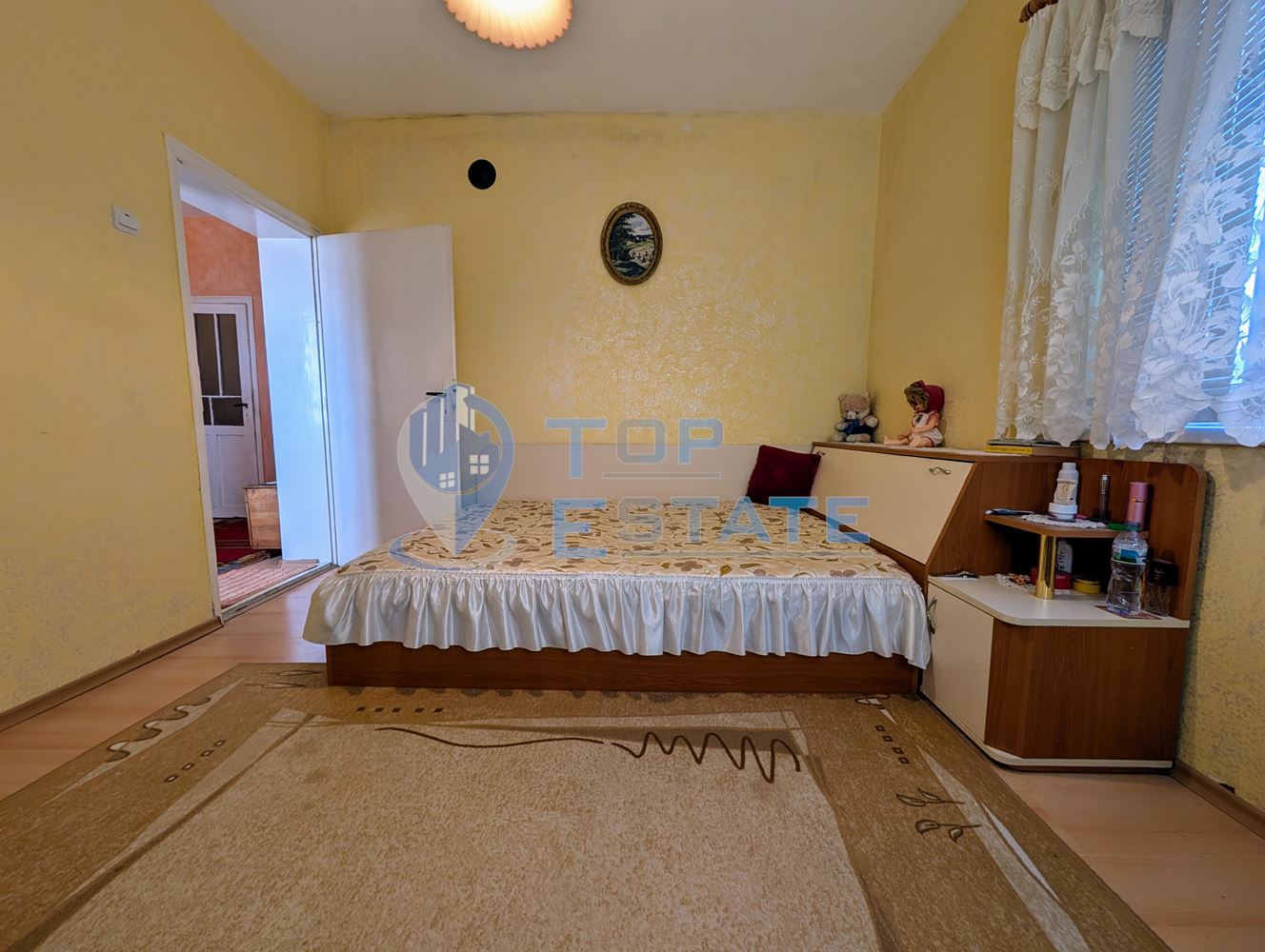 Едноетажна къща с множество стопански постройки и голям двор в село Хаджидимитрово - 0