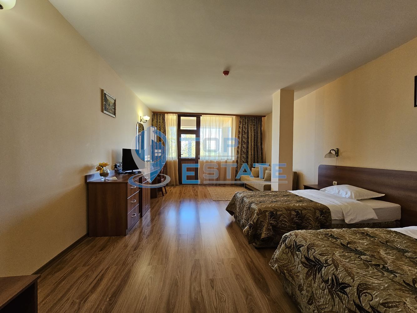 Хотел с три басейна и прекрасна панорама над гр. Лясковец-0 Хотел с три басейна и прекрасна панорама над гр. Лясковец - 0