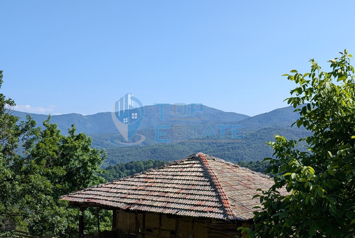 Двуетажна къща с уникална панорамна гледка в Тревненския балкан - 0