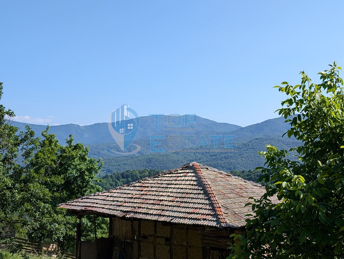 Двуетажна къща с уникална панорамна гледка в Тревненския балкан - 0