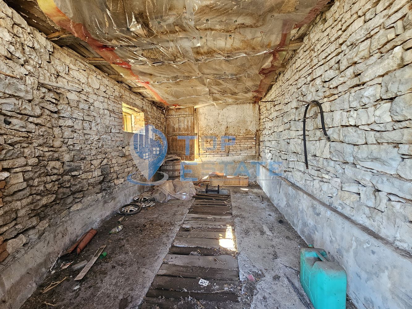 Едноетажна тухлена къща с панорамна гледка и гараж в гр. Сухиндол, обл. Велико Търново-0 Едноетажна тухлена къща с панорамна гледка и гараж в гр. Сухиндол, обл. Велико Търново - 0
