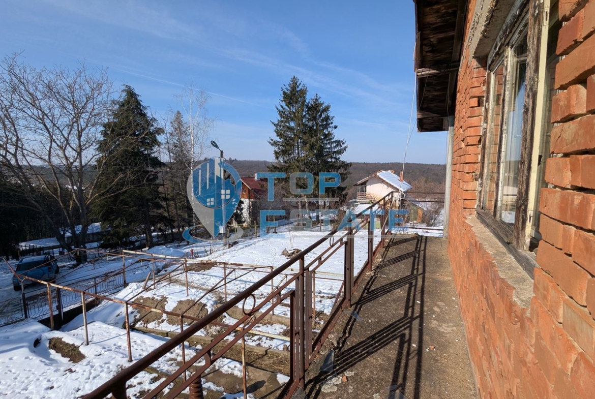 Двуетажна масивна къща с красива гледка в град Борово, област Русе - 0