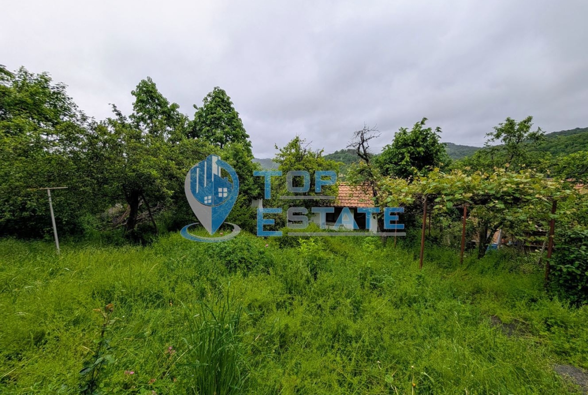 Двуетажна тухлена къща с панорамна гледка в град Плачковци - 0