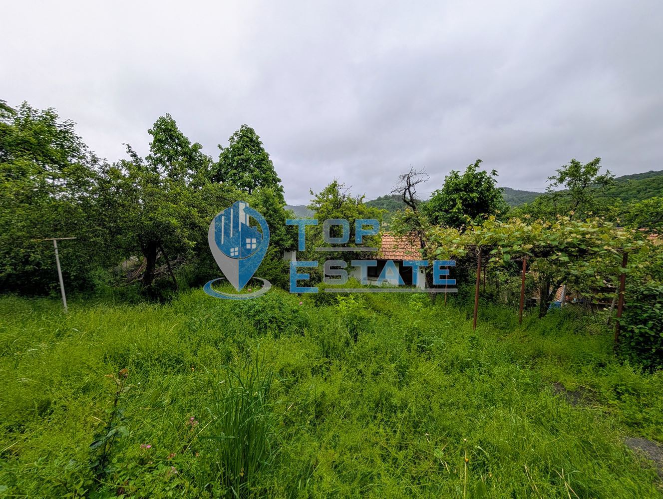 Двуетажна тухлена къща с панорамна гледка в град Плачковци - 0