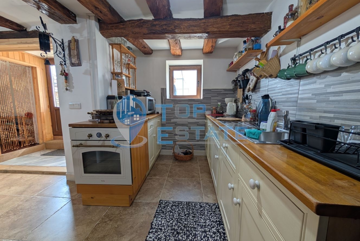 Двуетажна реновирана къща с красива панорама в село Вишовград - 0