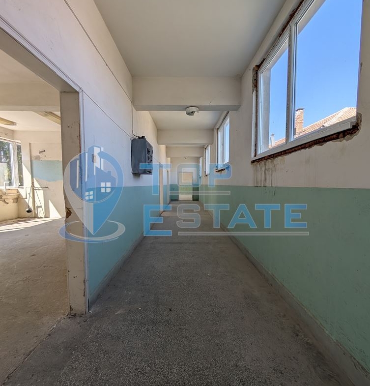 Търговска сграда в центъра на село Самоводене - 0