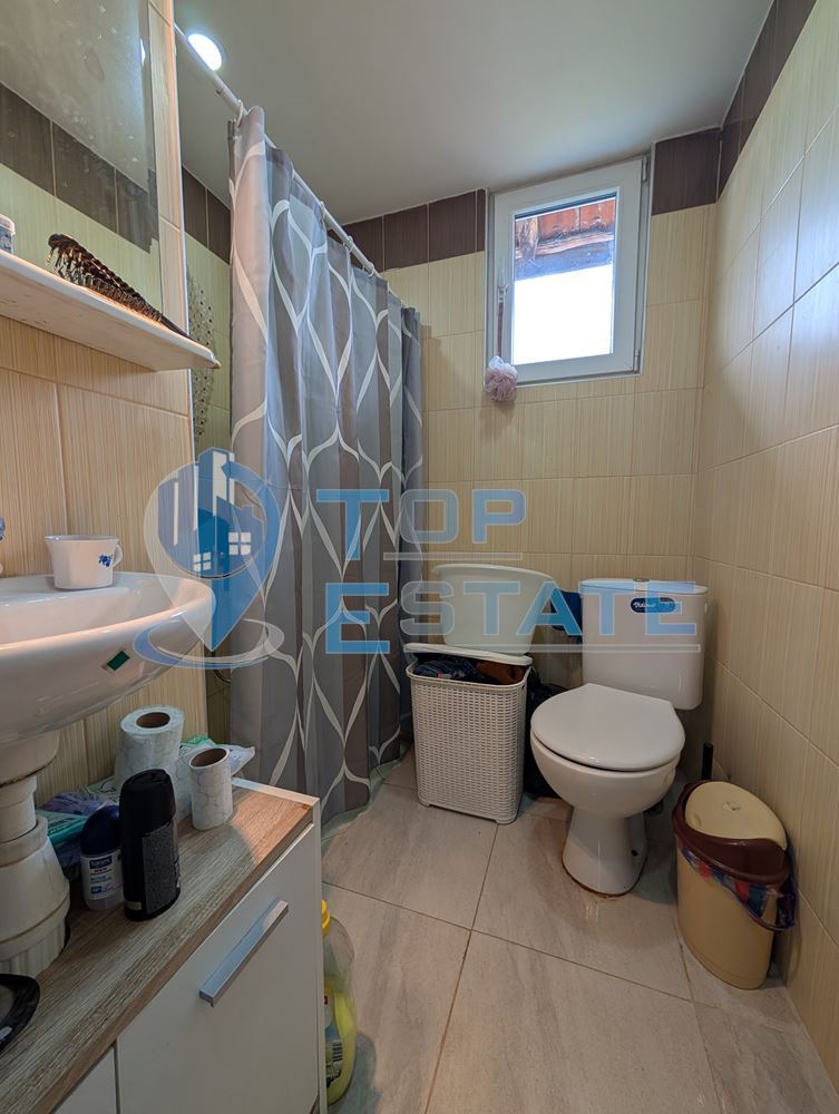 Едноетажна реновирана къща с голям двор в село Сливовица - 0