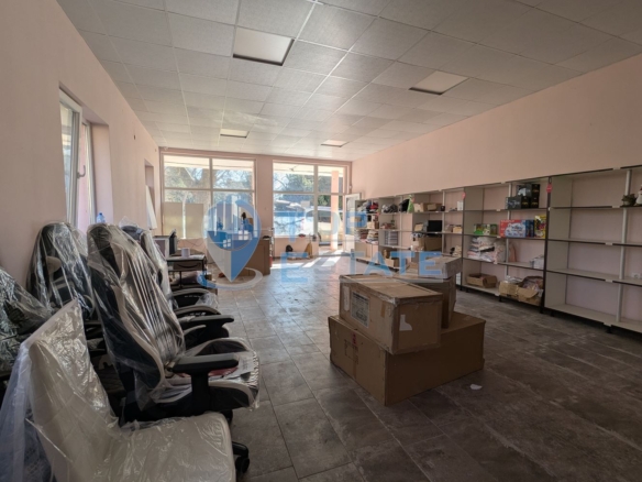 Търговско помещение на центъра на село Първомайци, област Велико Търново - 0