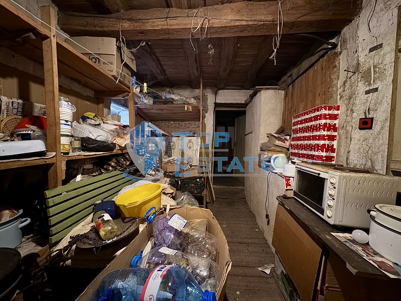 Двуетажна къща с кладенец и голям двор в село Ресен, област Велико Търново - 0