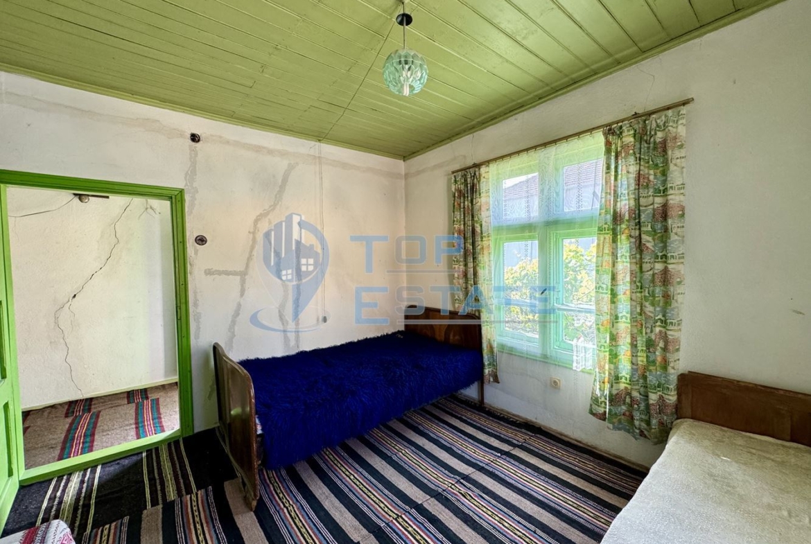 Тухлена къща с допълнителни постройки в село Миндя, област Велико Търново - 0