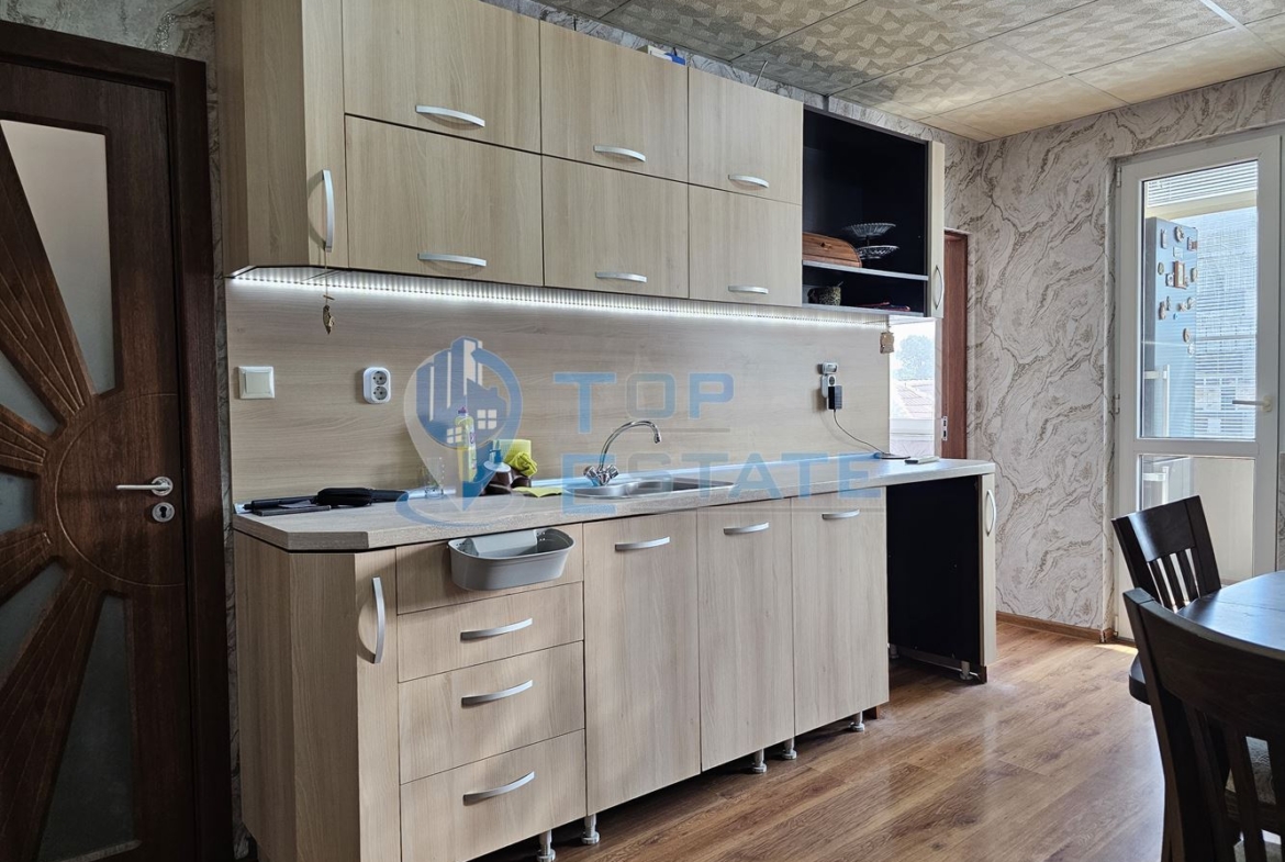 Обзаведен и ремонтиран двустаен тухлен апартамент в Горна Оряховица, квартал Гарата - 0