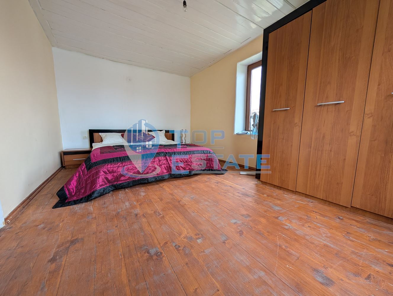 Двуетажна къща с голям двор и кладенец в село Ресен - 0