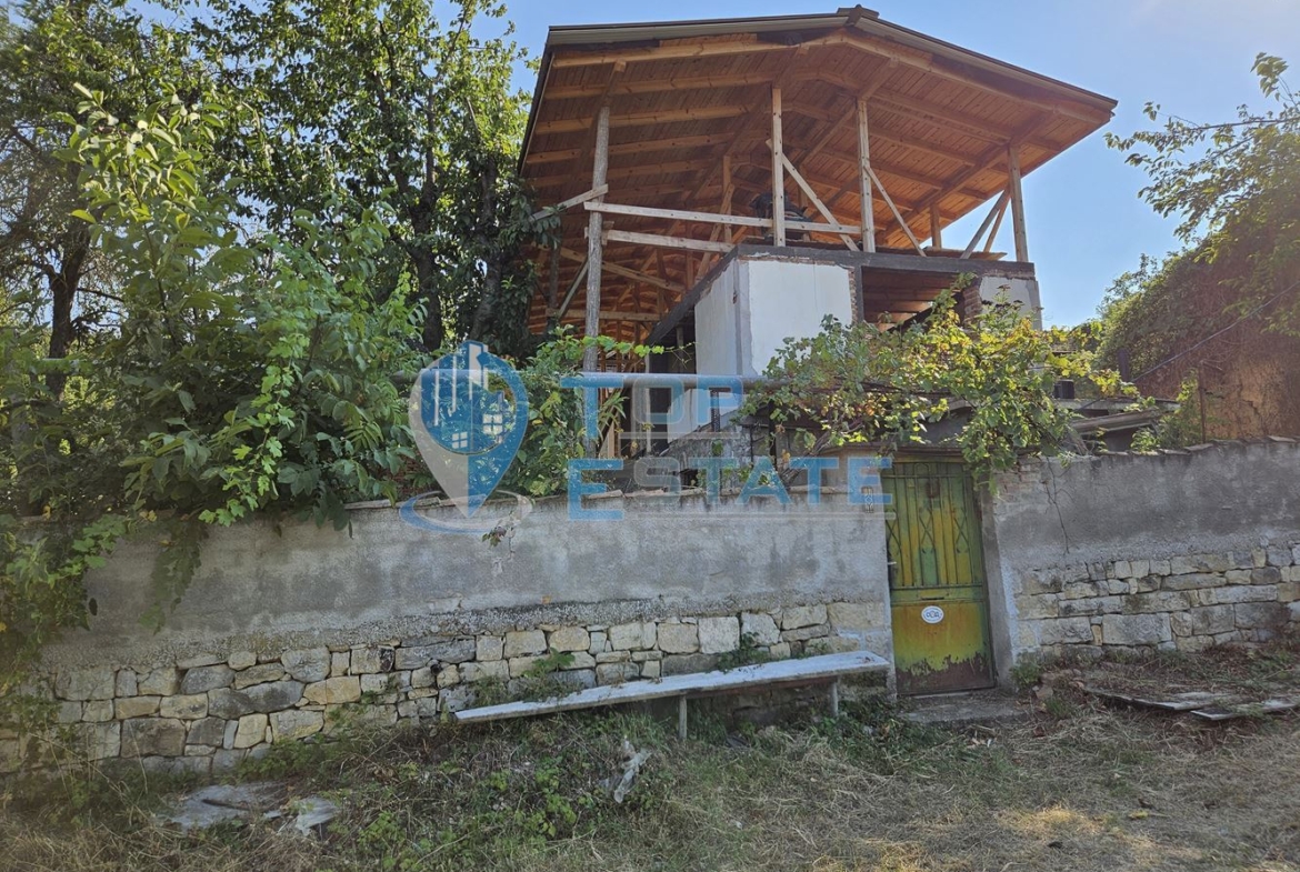 Къща с голям двор в село Горско Косово до язовир Александър Стамболийски - 0