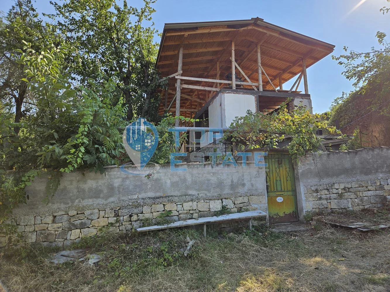 Къща с голям двор в село Горско Косово до язовир Александър Стамболийски-0 Къща с голям двор в село Горско Косово до язовир Александър Стамболийски - 0