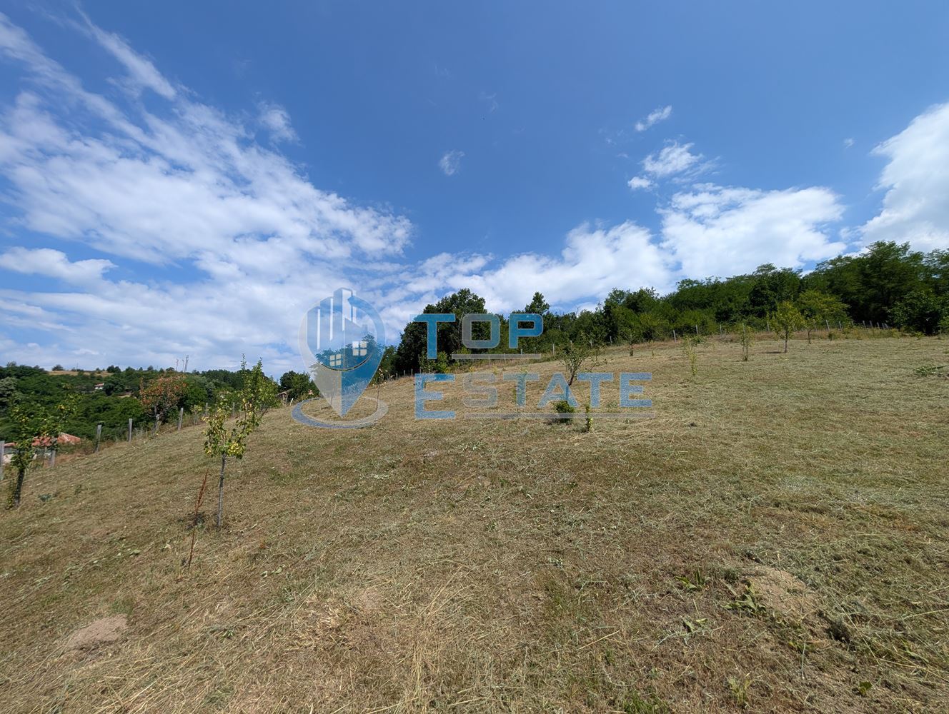 Двуетажна къща с уникална панорамна гледка в Тревненския балкан - 0