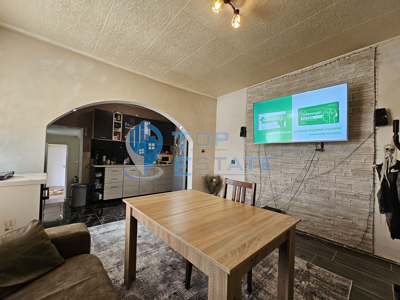 Двуетажна обзаведена и ремонтирана къща с три спални в село Страхилово, област Велико Търново - 0