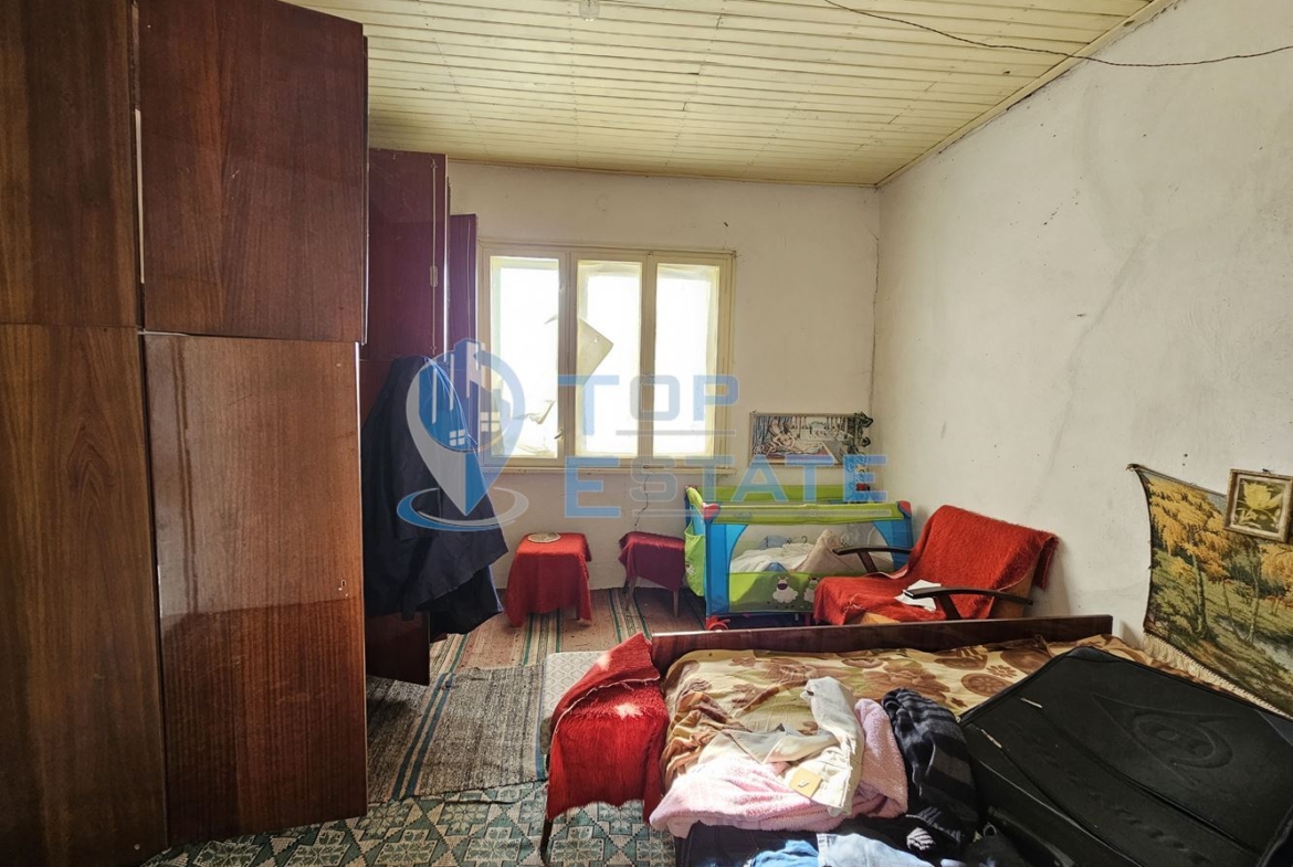 Голяма едноетажна тухлена къща с гараж в село Страхилово - 0