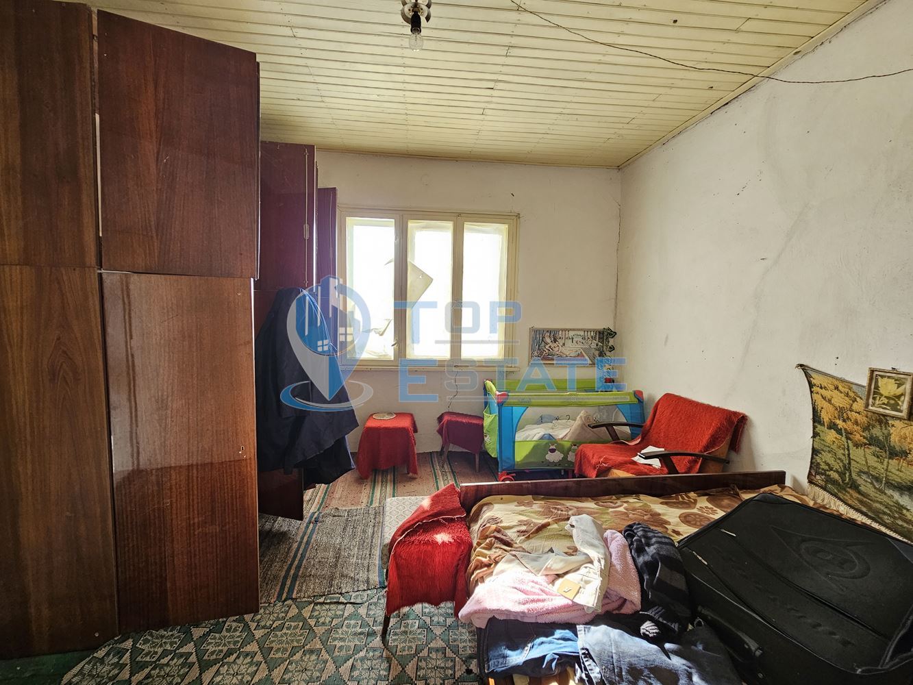 Голяма едноетажна тухлена къща с гараж в село Страхилово - 0