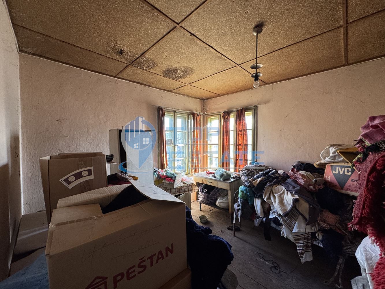 Тухлена къща с кладенец в с. Козаревец, област Велико Търново - 0