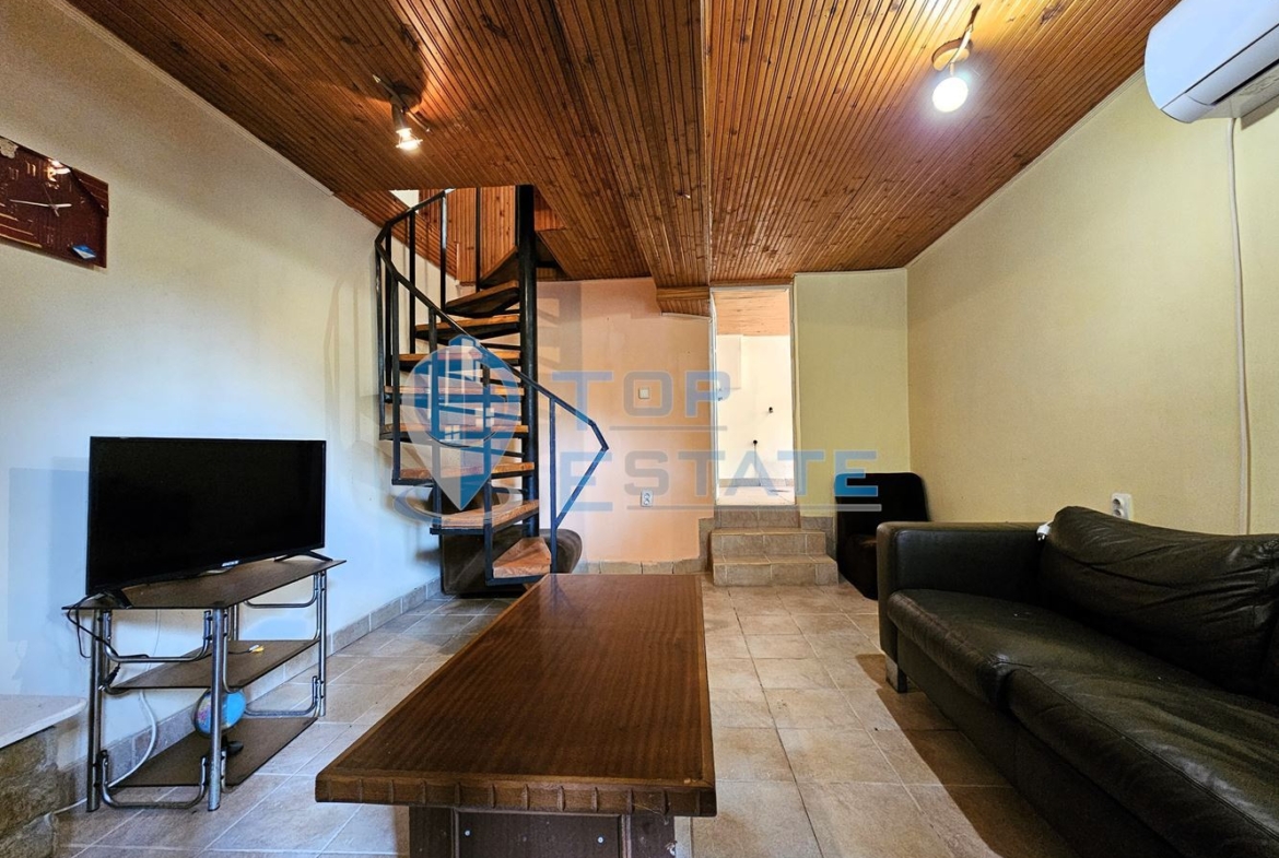 Ремонтирана и обзаведена къща с два санитарни възела в село Хотница, област Велико Търново - 0