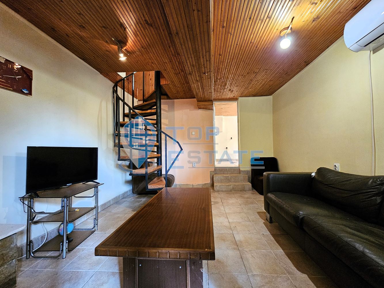 Ремонтирана и обзаведена къща с два санитарни възела в село Хотница, област Велико Търново - 0