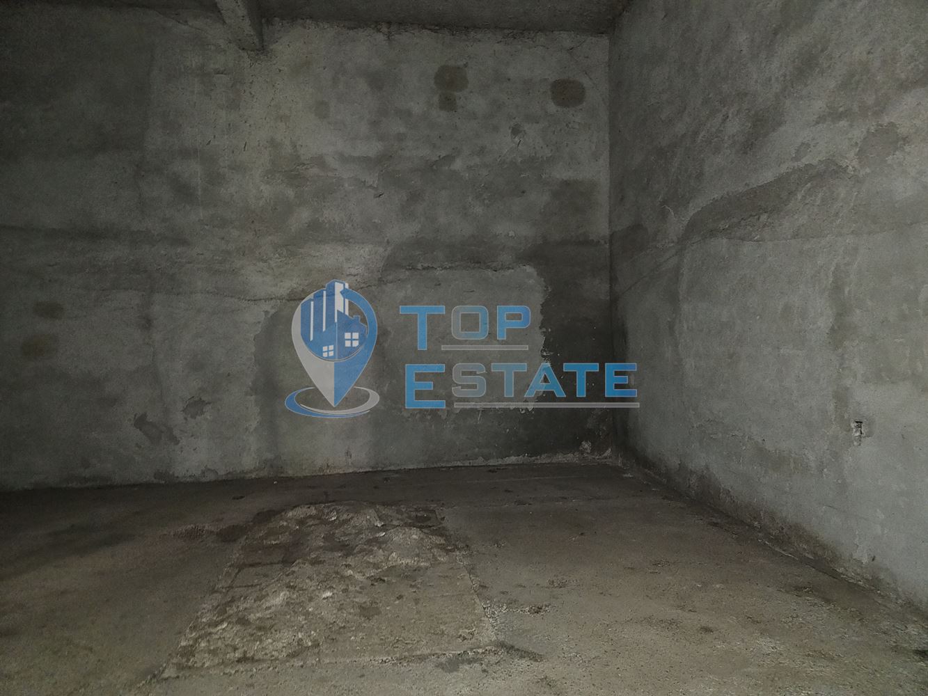 Тухлена промишлена сграда с ток и вода в с. Алеково, област Велико Търново-0 Тухлена промишлена сграда с ток и вода в с. Алеково, област Велико Търново - 0