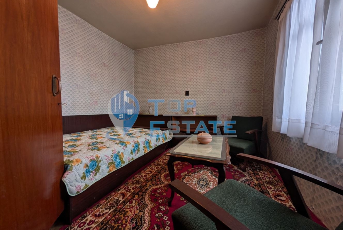 Едноетажна къща с кладенец и гараж в квартал Калтинец, град Горна Оряховица - 0