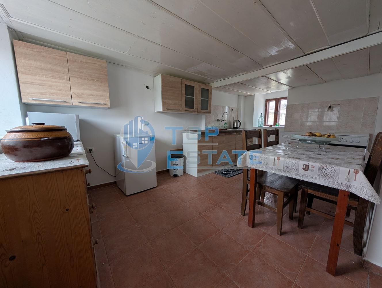 Двуетажна къща с голям двор и кладенец в село Ресен - 0