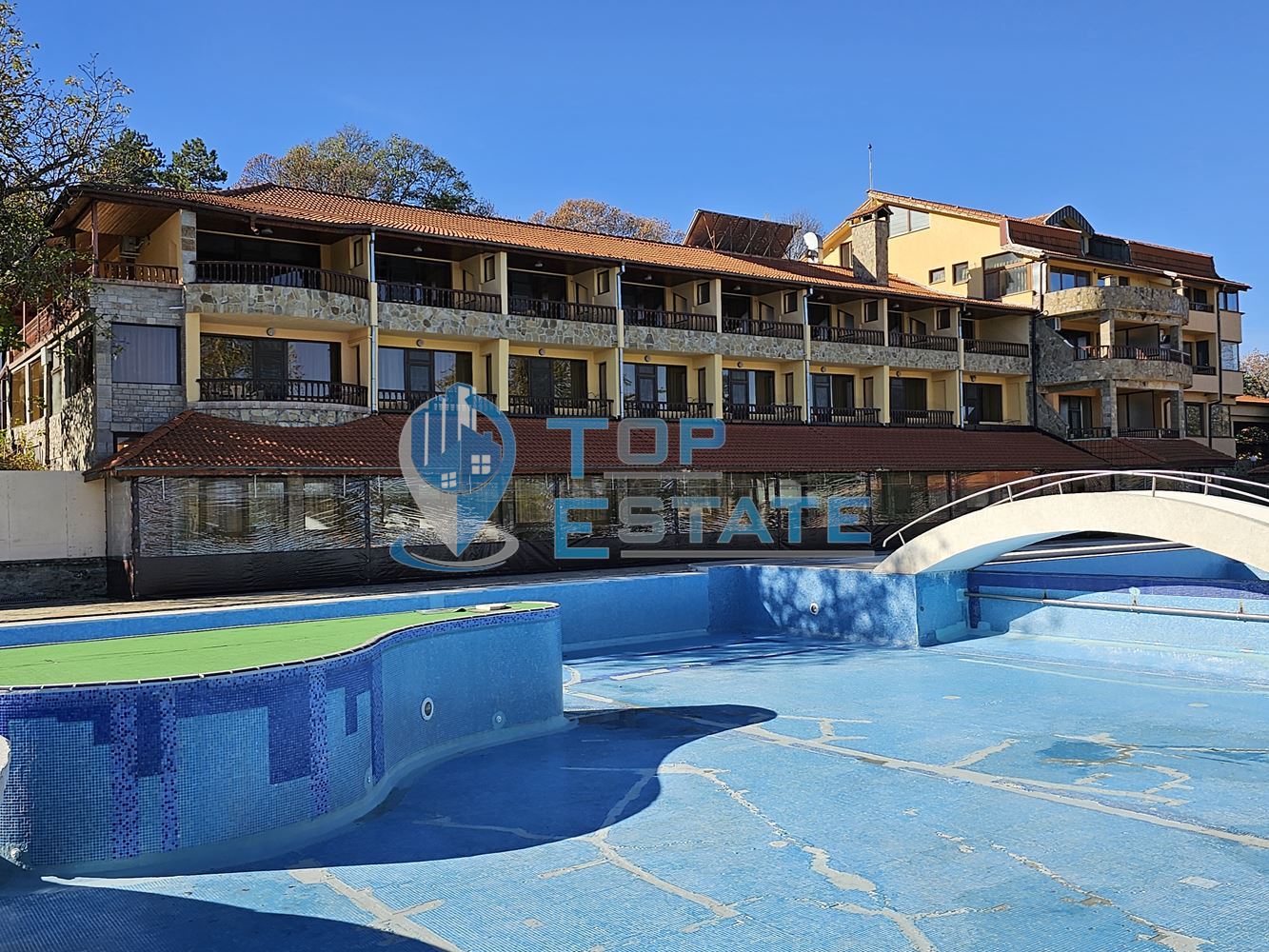 Хотел с три басейна и прекрасна панорама над гр. Лясковец-0 Хотел с три басейна и прекрасна панорама над гр. Лясковец - 0