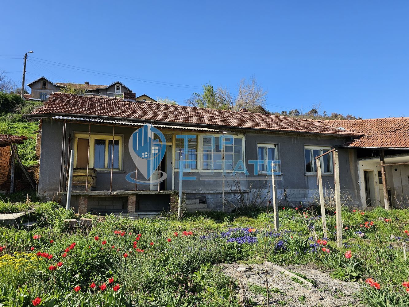Едноетажна тухлена къща с панорамна гледка и гараж в гр. Сухиндол, обл. Велико Търново-0 Едноетажна тухлена къща с панорамна гледка и гараж в гр. Сухиндол, обл. Велико Търново - 0
