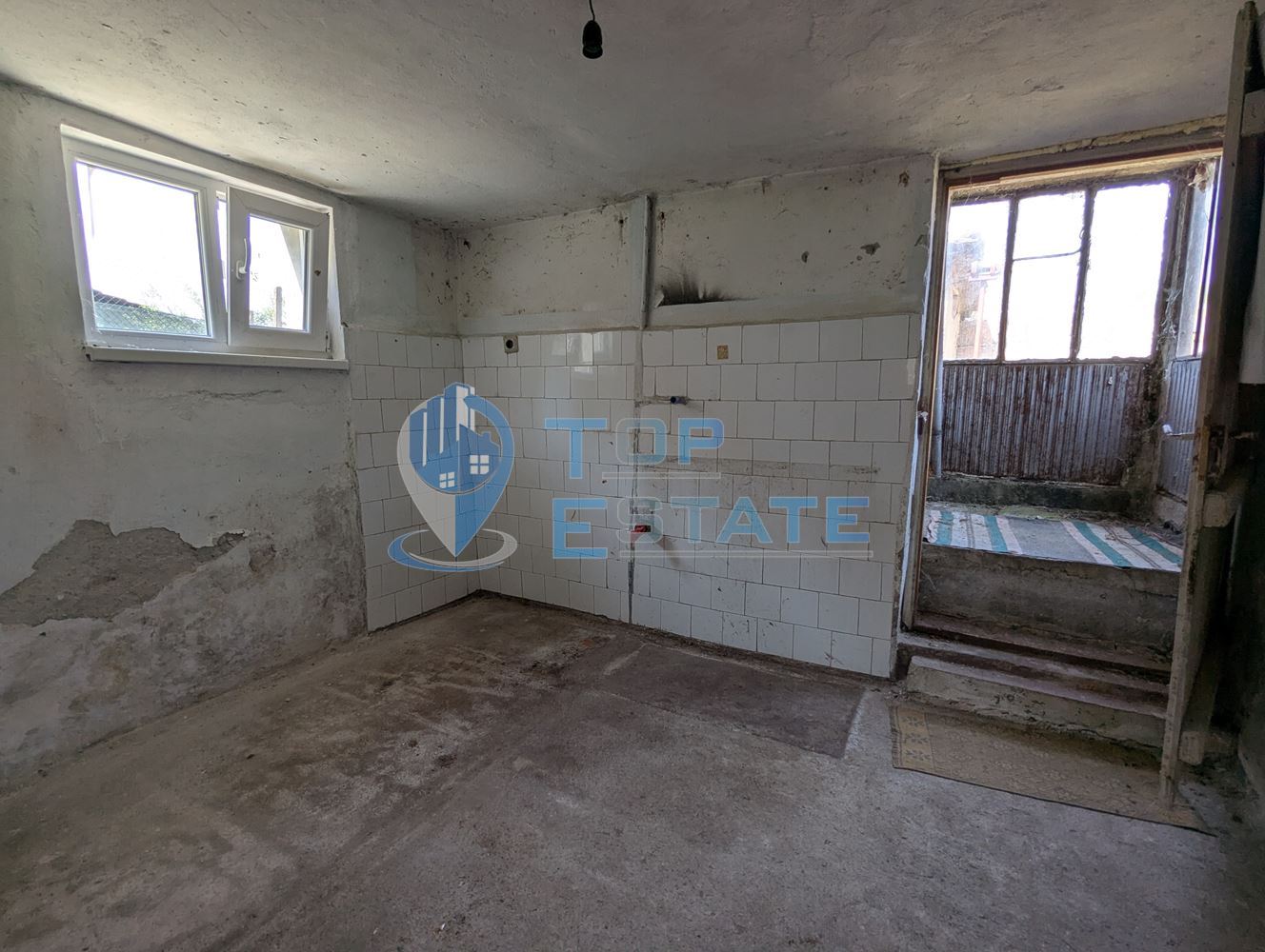 Двуетажна тухлена къща в село Драгижево, област Велико Търново - 0