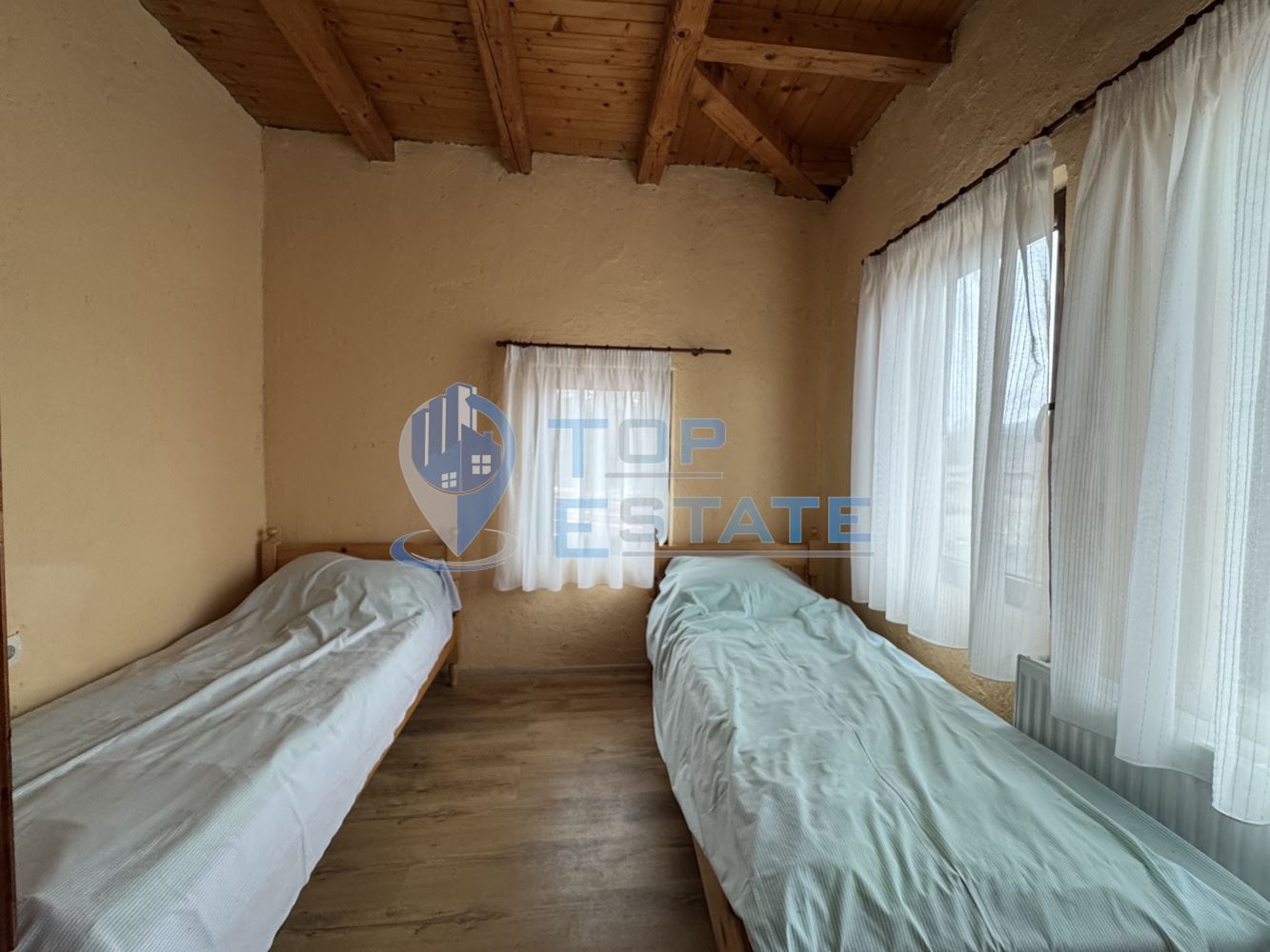 Двуетажна къща с панорамна гледка в гр. Елена, област Велико Търново - 0