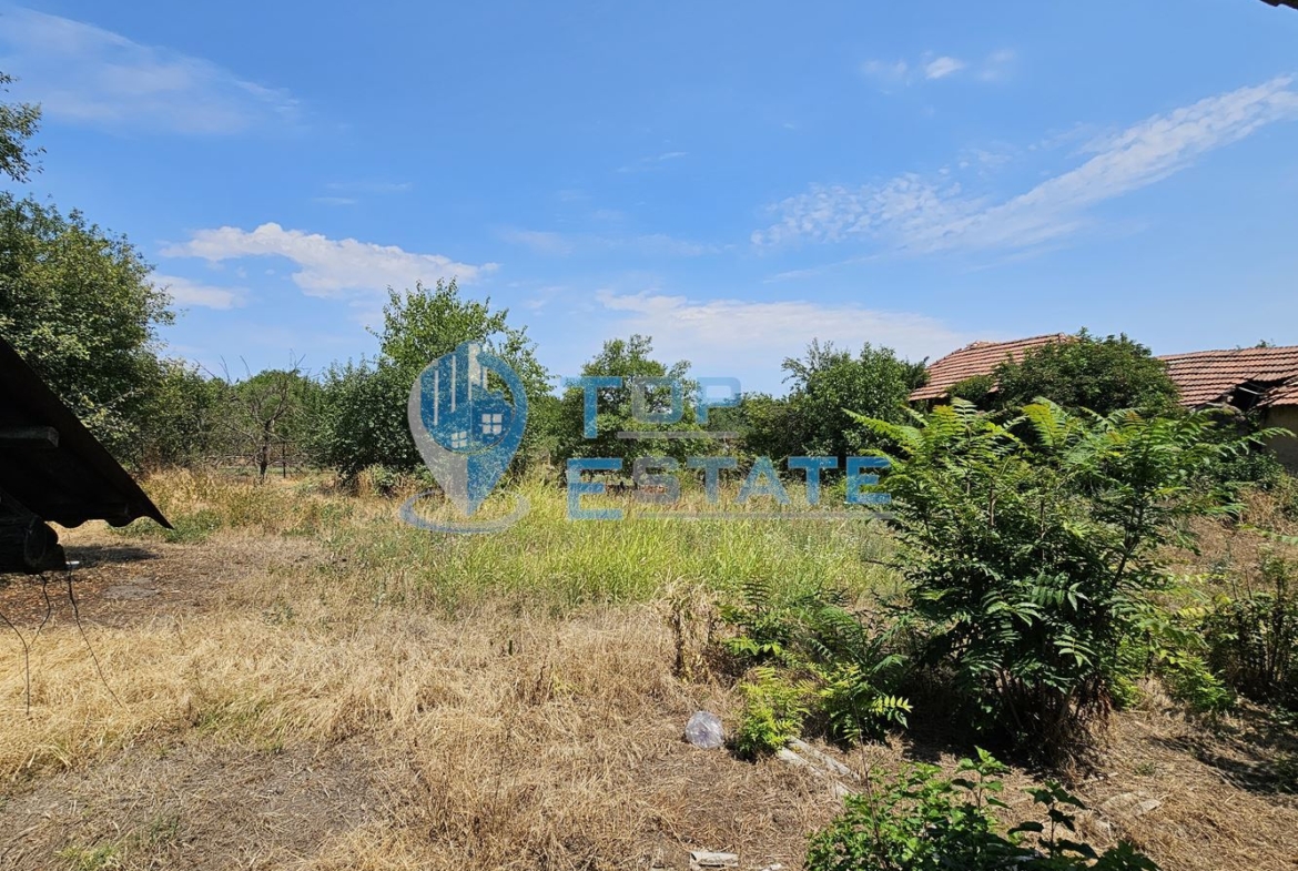 Двуетажна обзаведена и ремонтирана къща с три спални в село Страхилово, област Велико Търново - 0