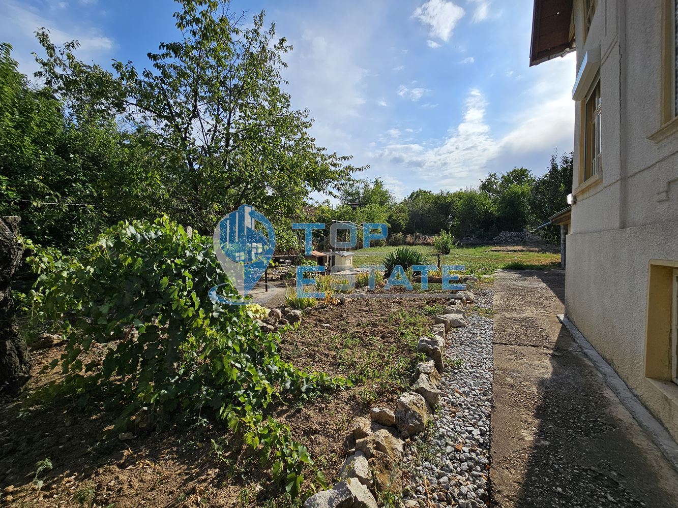 Ремонтирана и обзаведена къща с два санитарни възела в село Хотница, област Велико Търново - 0