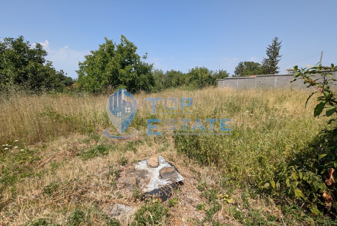 Двуетажна тухлена къща в село Драгижево, област Велико Търново - 0