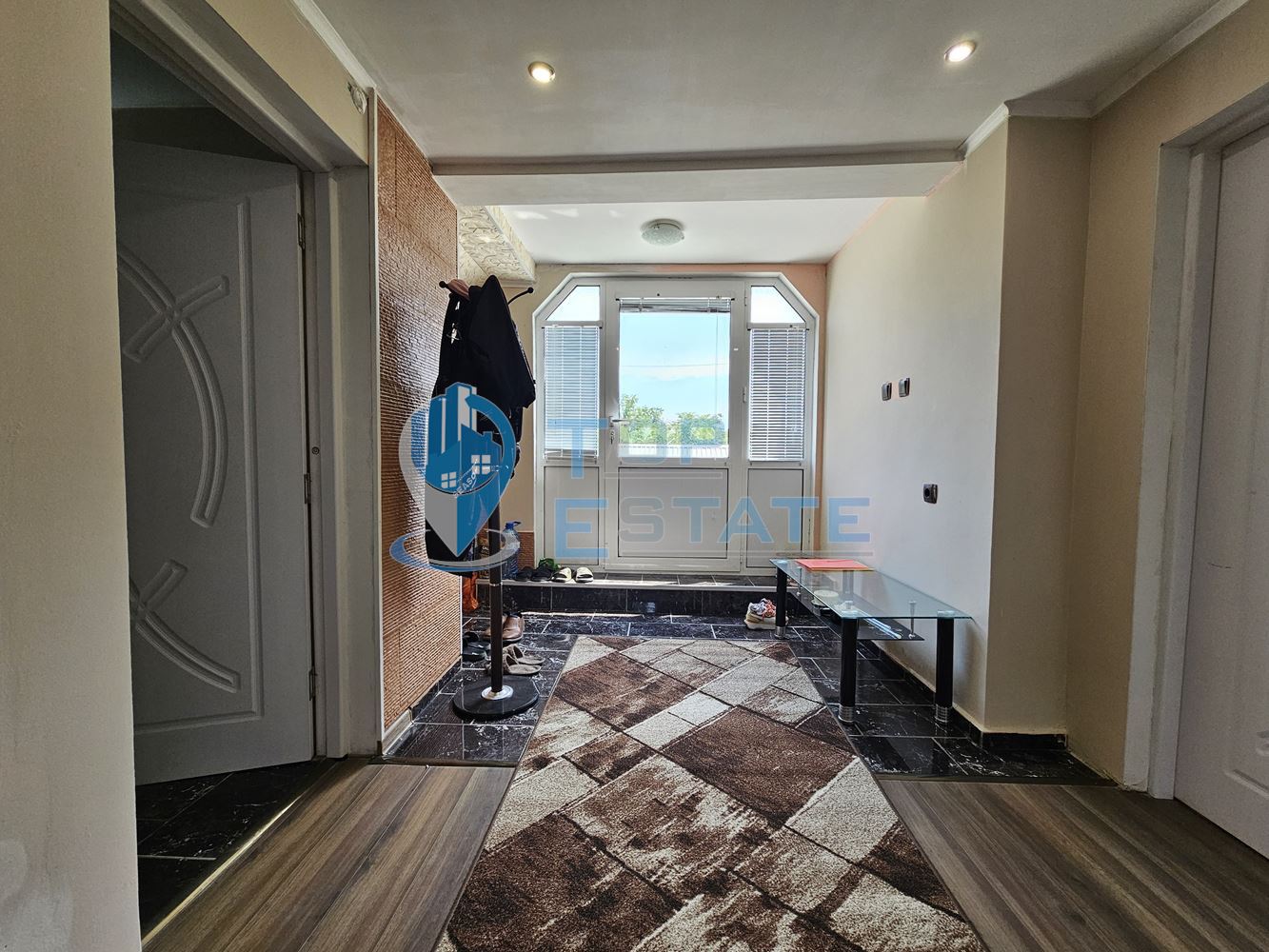 Двуетажна обзаведена и ремонтирана къща с три спални в село Страхилово, област Велико Търново - 0