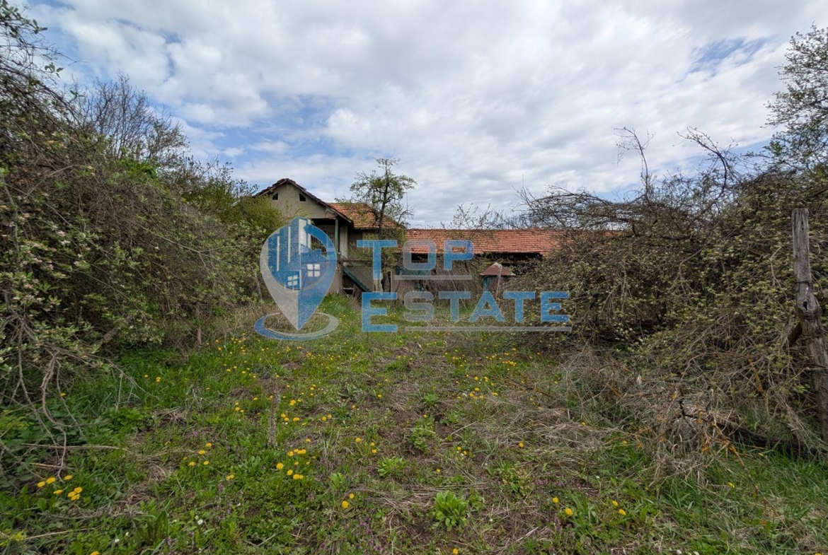 Двуетажна старинна къща с кладенец в село Малки Вършец - 0