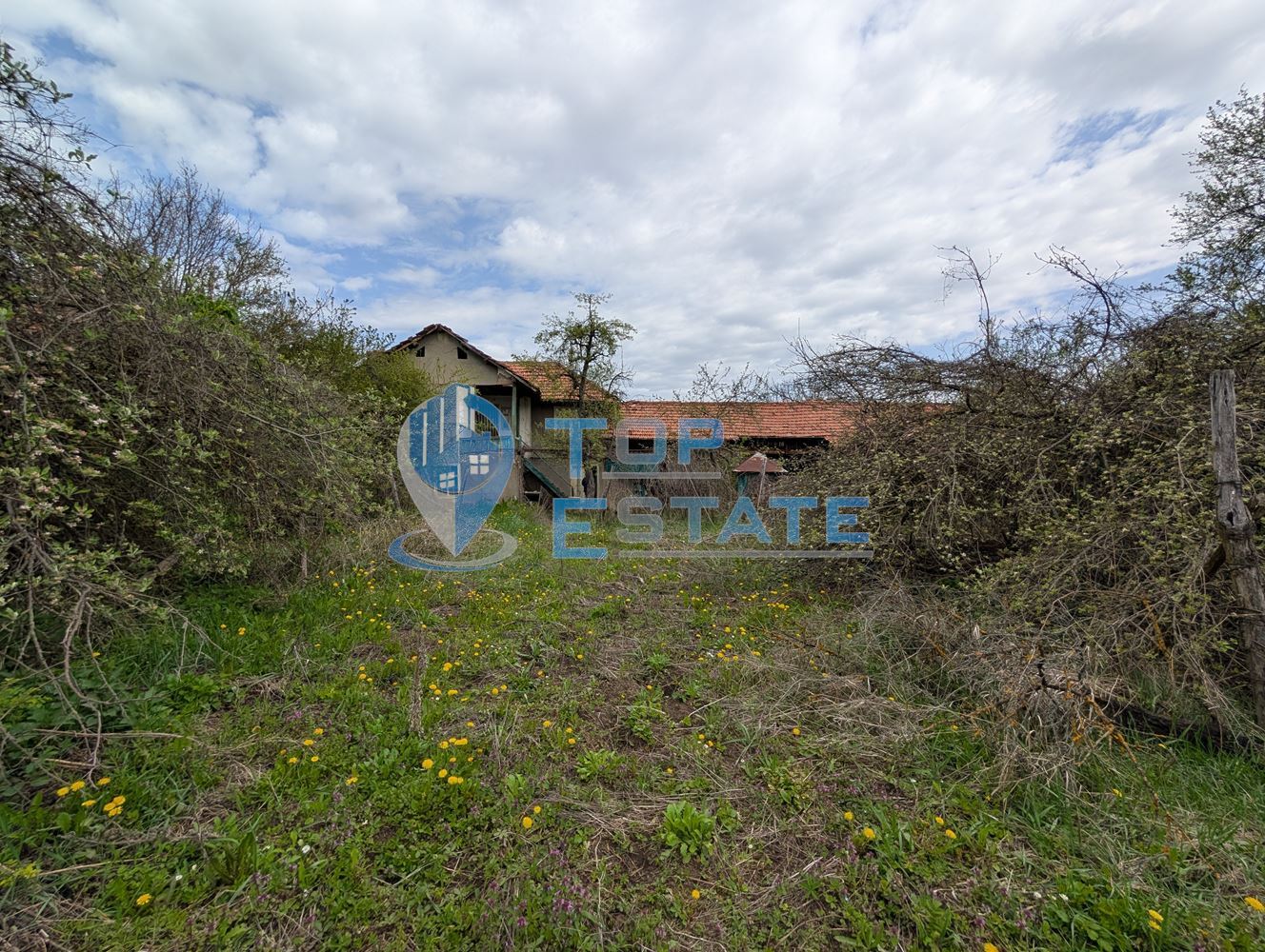 Двуетажна старинна къща с кладенец в село Малки Вършец - 0