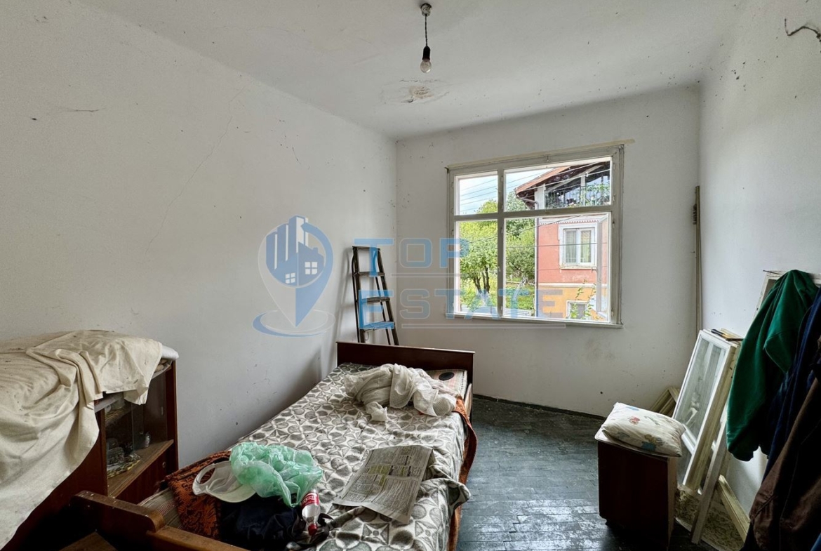 Голяма двуетажна тухлена къща в село Янтра, област Габрово. - 0