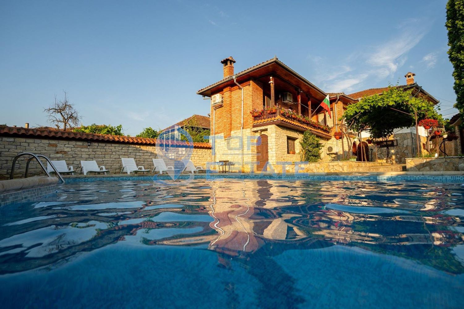 Успешно работеща къща за гости с басейн и отлична репутация в село Миндя - 0