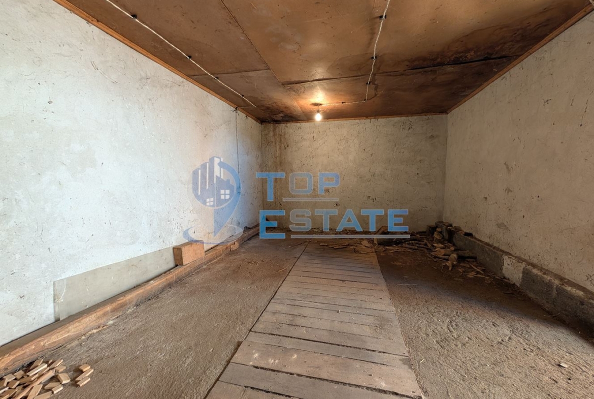 Едноетажна тухлена къща с гараж в село Павел - 0