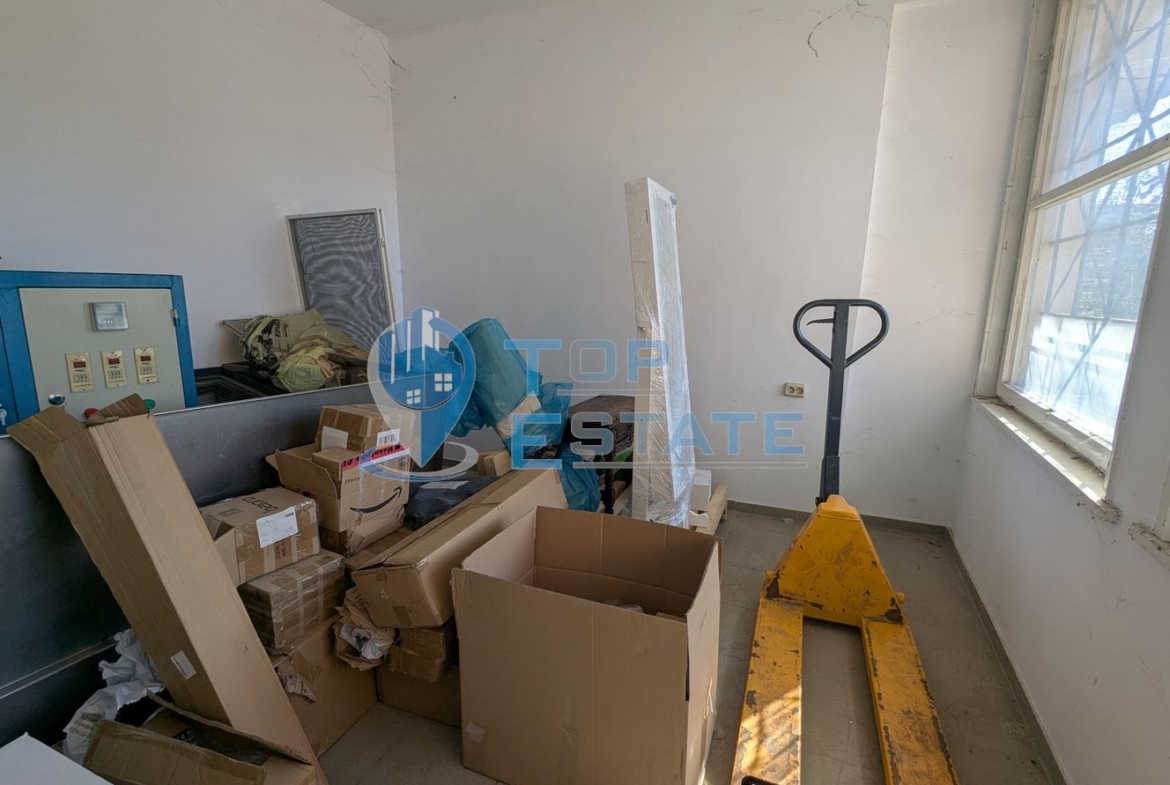 Промишлено помешение на центъра на село Първомайци, област Велико Търново - 0