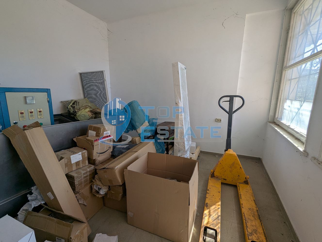 Промишлено помешение на центъра на село Първомайци, област Велико Търново - 0