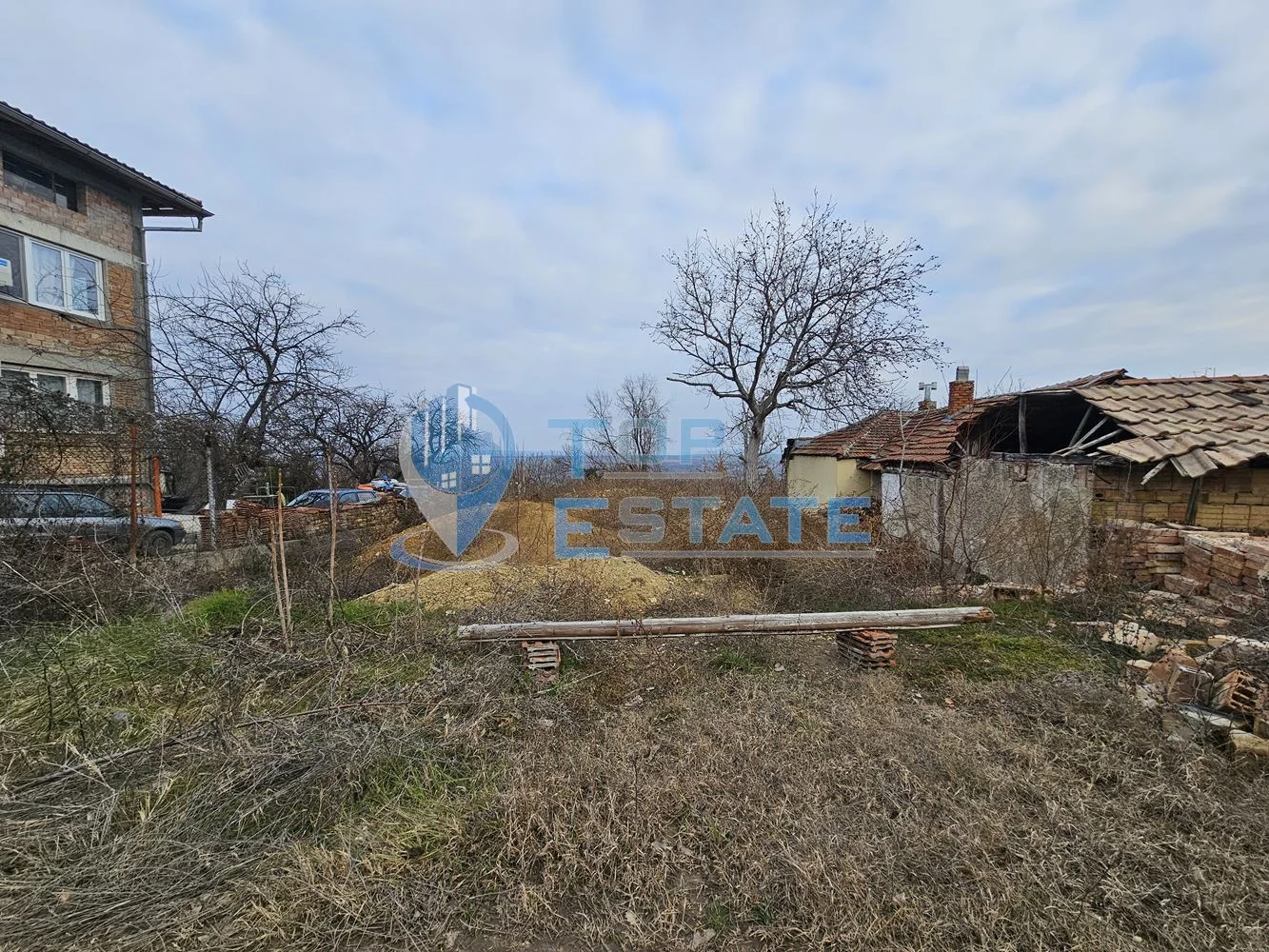 Парцел с панорамна гледка в регулация с ток и вода в град Горна Оряховица - 0