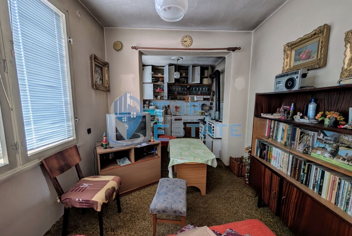 Двуетажна тухлена къща с панорамна гледка в град Плачковци - 0