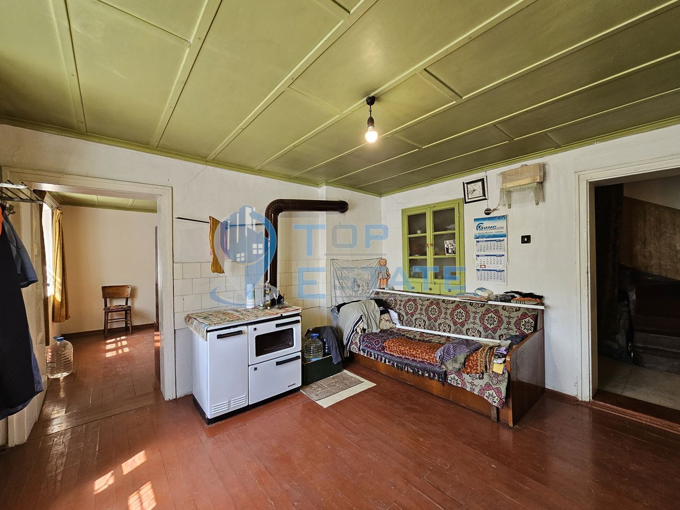 Двуетажна тухлена къща с гараж и голям двор в село Добромирка - 0