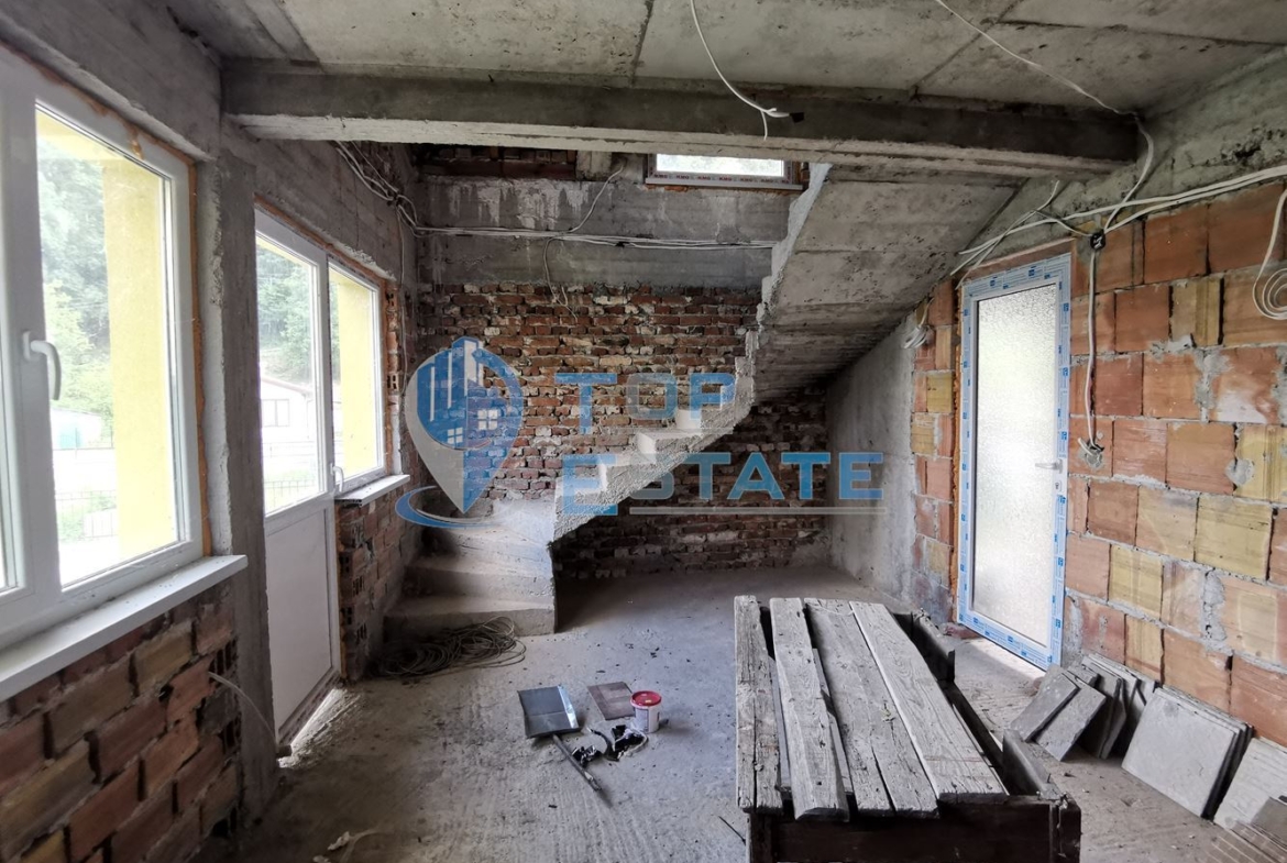 Триетажна къща ново строителство в близост до центъра на град Трявна - 0