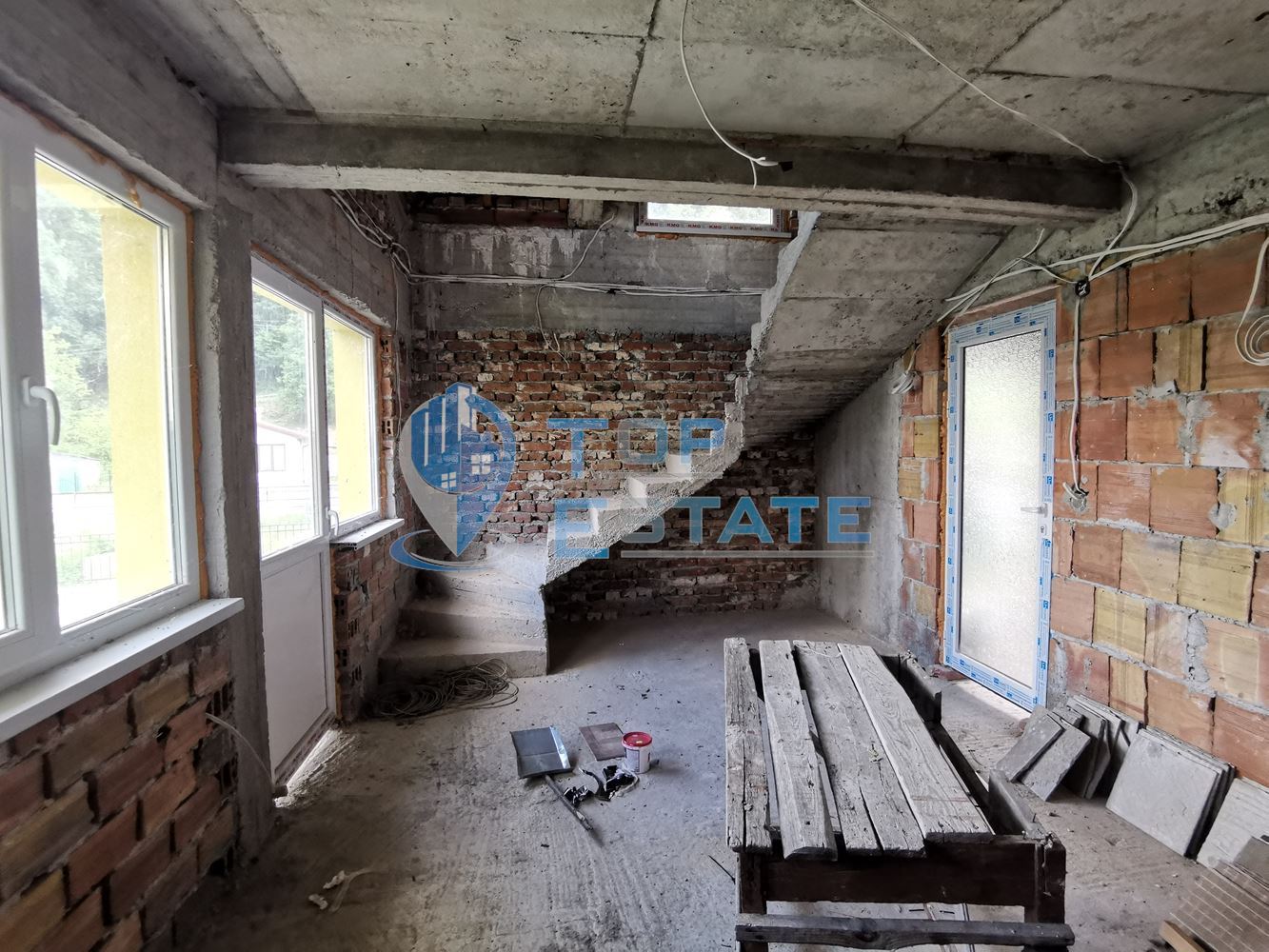 Триетажна къща ново строителство в близост до центъра на град Трявна - 0