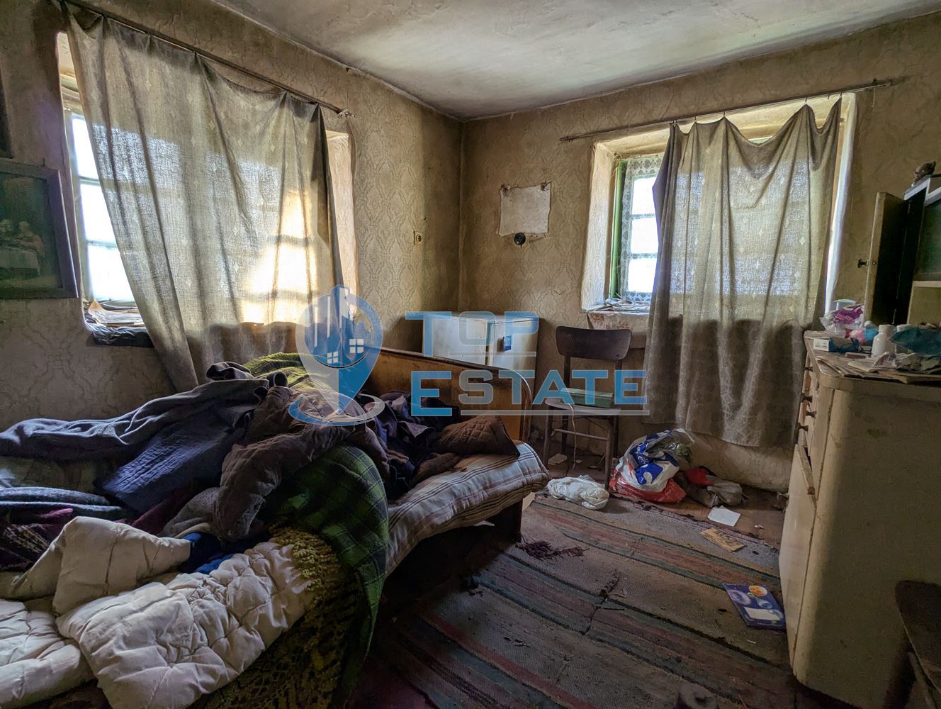 Двуетажна тухлена къща с голям двор в село Копривец, област Русе - 0