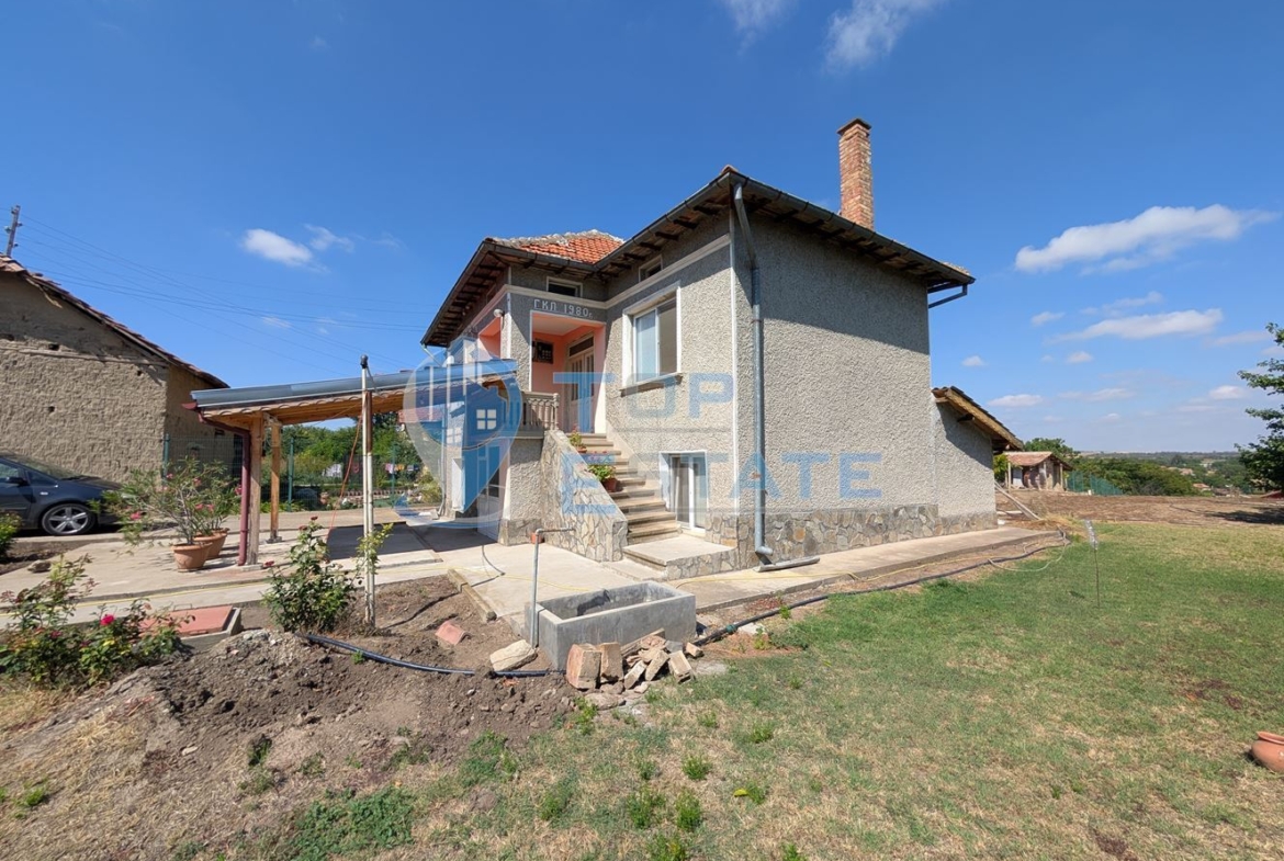 Двуетажна къща след ремонт в село Караисен - 0